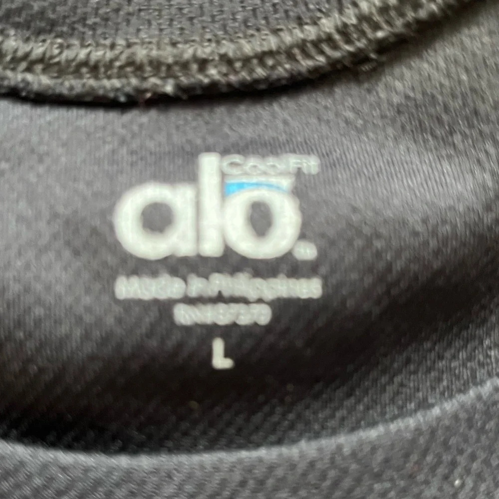 ALO Yoga cool fit  black white performance pull over muscle shirt. Size large